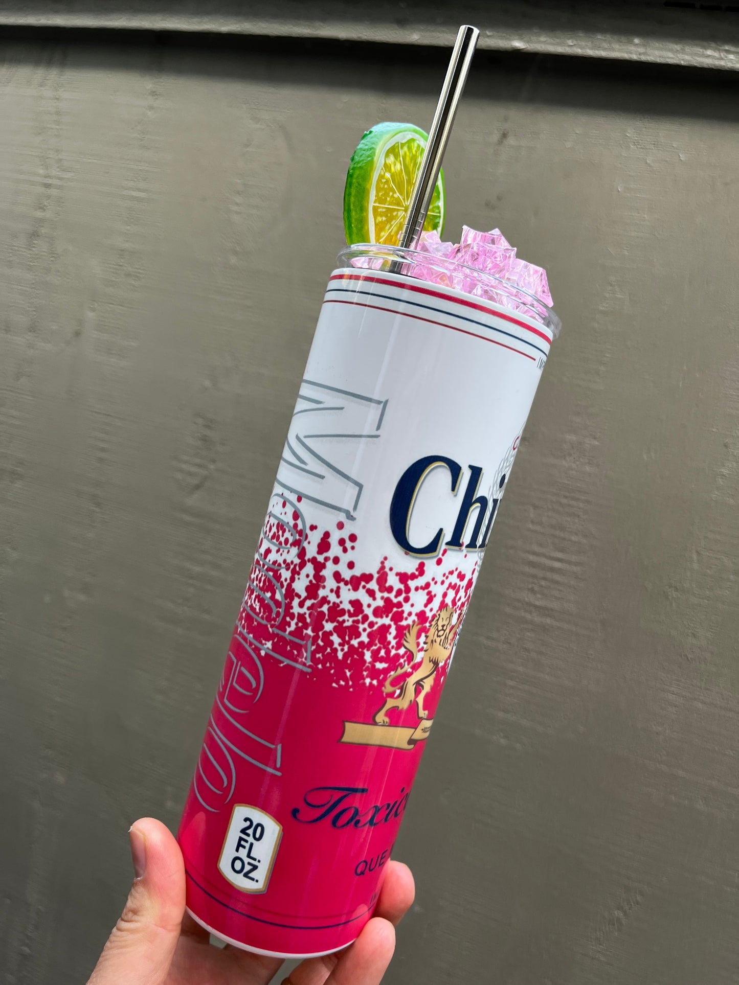 tumbler with ice and lemon